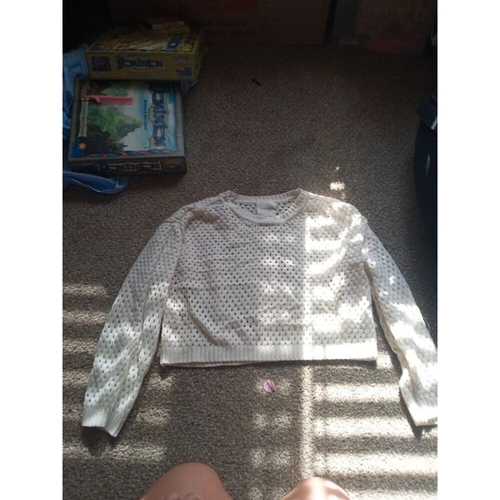 Knitted cropped white sweater